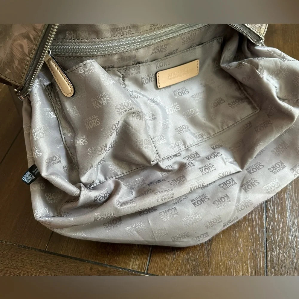 Michael Kors satchel - Picture 7 of 16